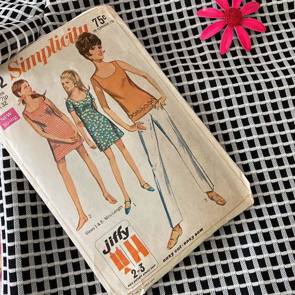 Vintage ‘60s Double Knit Fabric Mini Dress - Picture 12 of 13